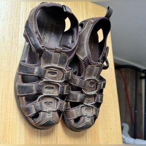 Y2K Skechers Shape up sandals. Secure fit with adjustable straps. Size 7 🤎